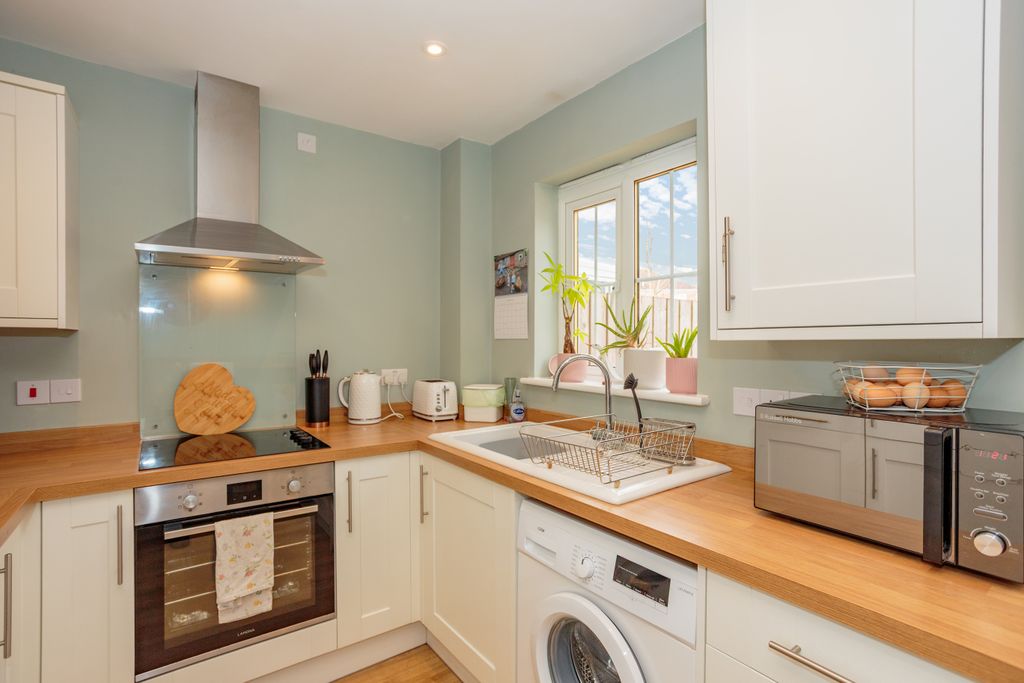 Property photo 3 of 22 Kitchen