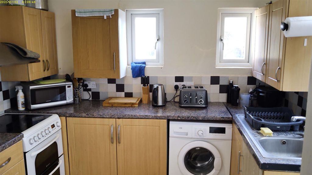 Property photo 2 of 8 Kitchen.Jpg
