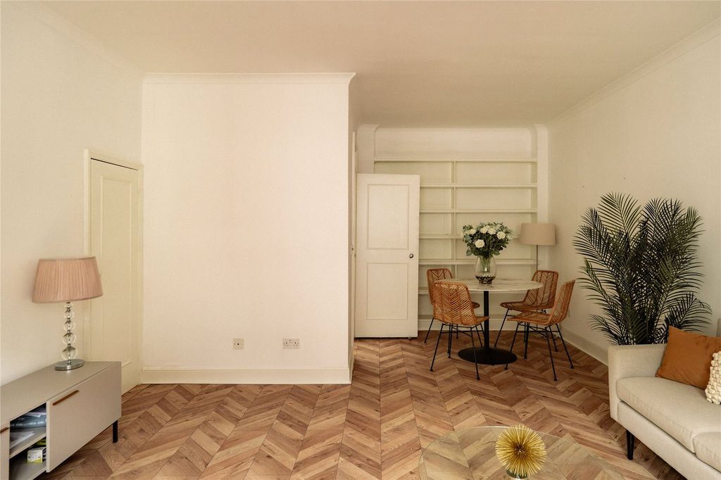 Property photo 3 of 14 Living Room