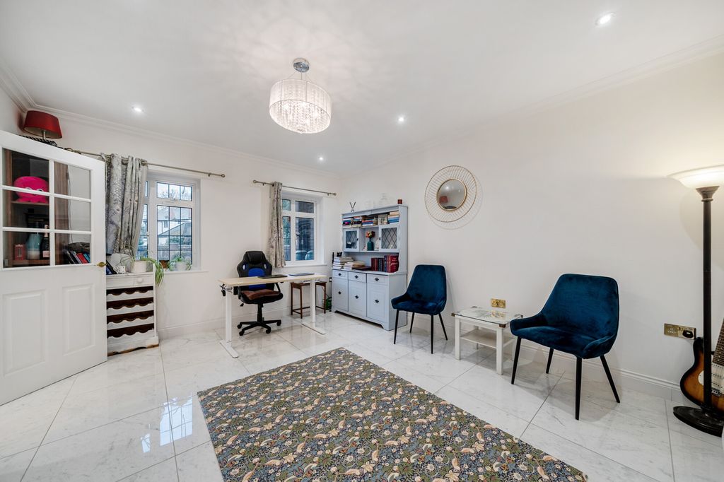 Additional image 14 of 4 bed detached house for saleWaverley Road, Farnborough GU14