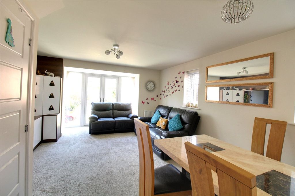 Property photo 2 of 16 Picture No. 17