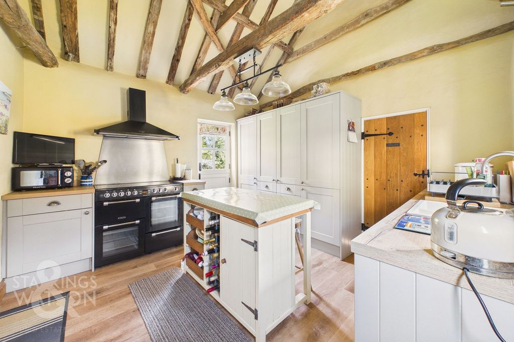 Property photo 2 of 23