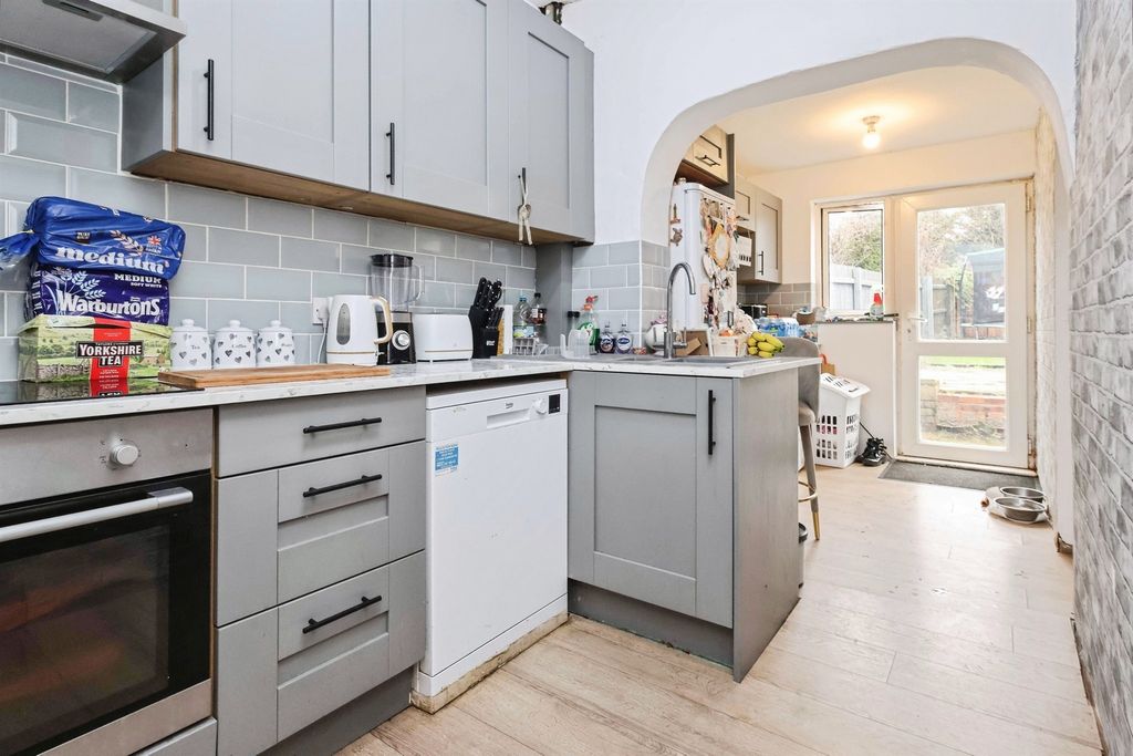 Property photo 3 of 18 Kitchen