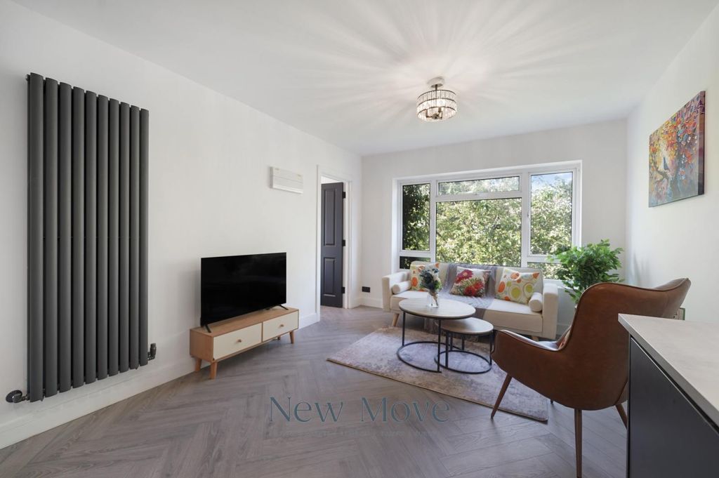 Property photo 1 of 13 Design-Led 3 Bedroom Apartment | 3 En-Suites | Mill Hill