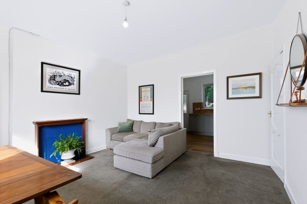 Property photo 2 of 28
