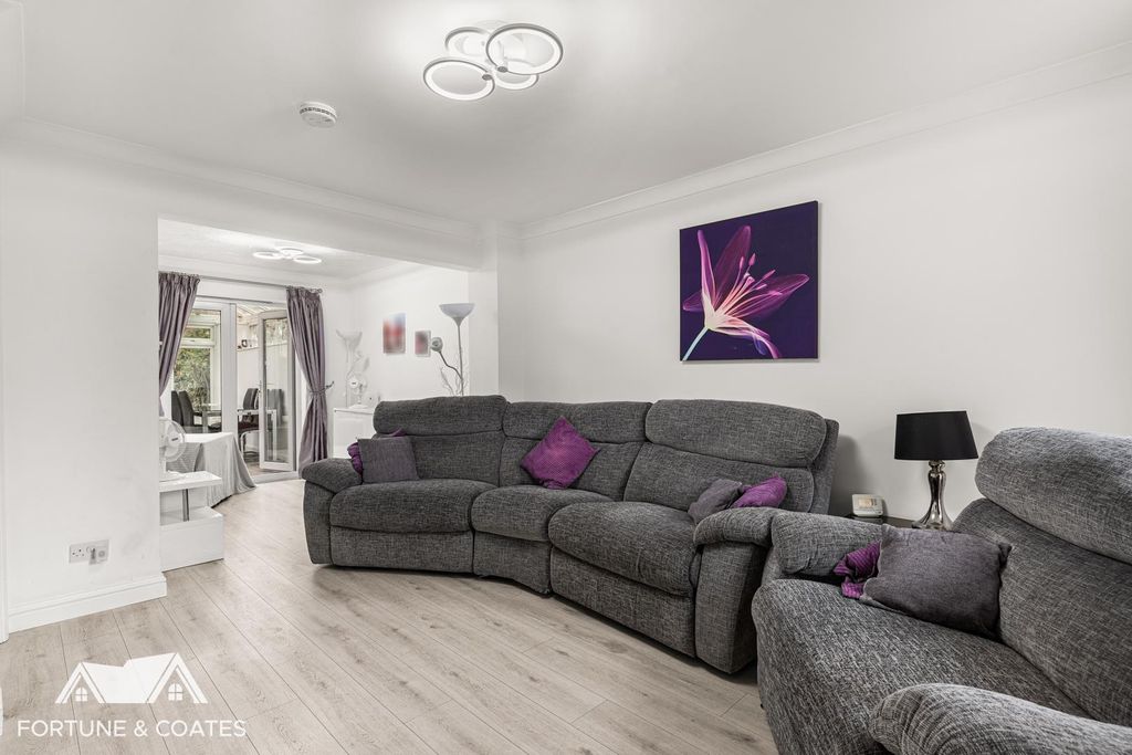 Property photo 3 of 30 Challinor_25.Jpg