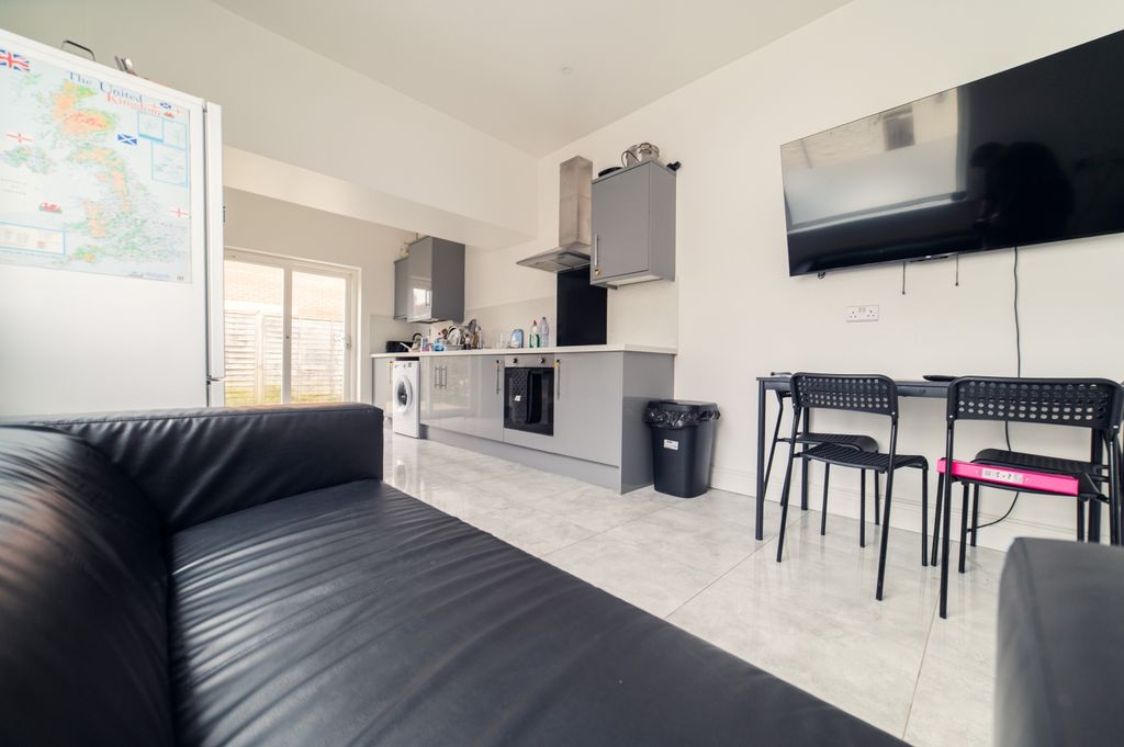 Property photo 3 of 14 Call 02920 454555 To Secure Your Viewing_4