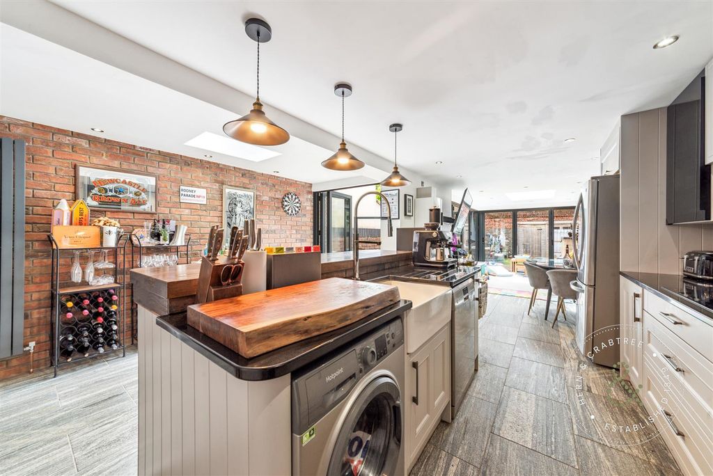 Property photo 2 of 40 Llanfair-Road-23.Jpg