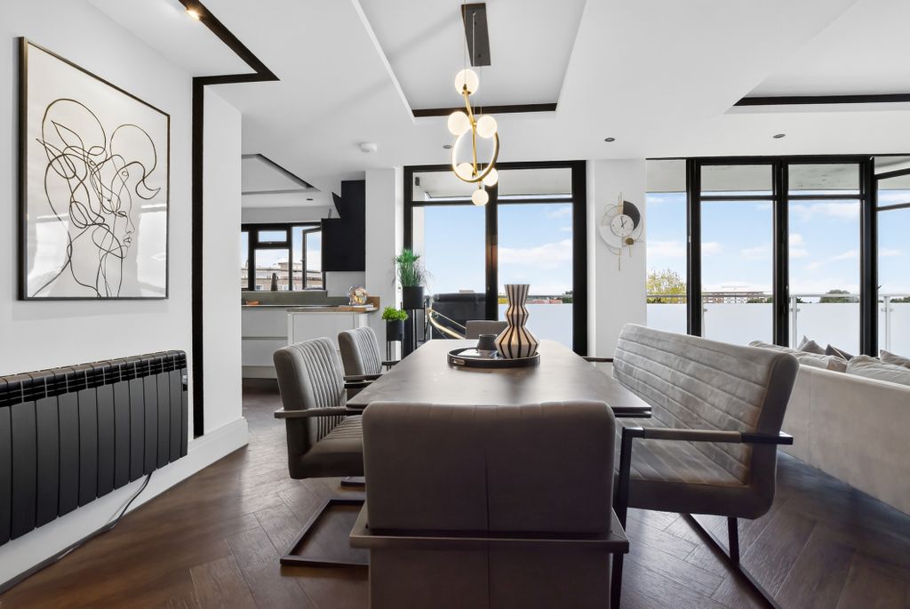 Property photo 1 of 20 Dining / Family Room