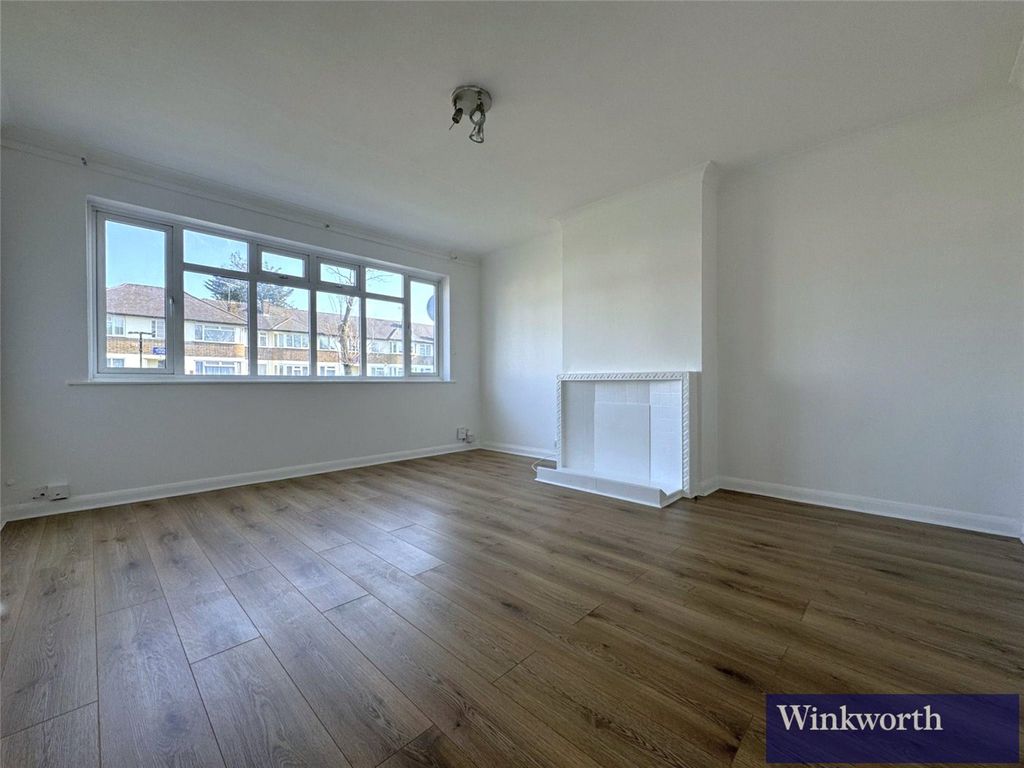 Property photo 1 of 7 Living Room