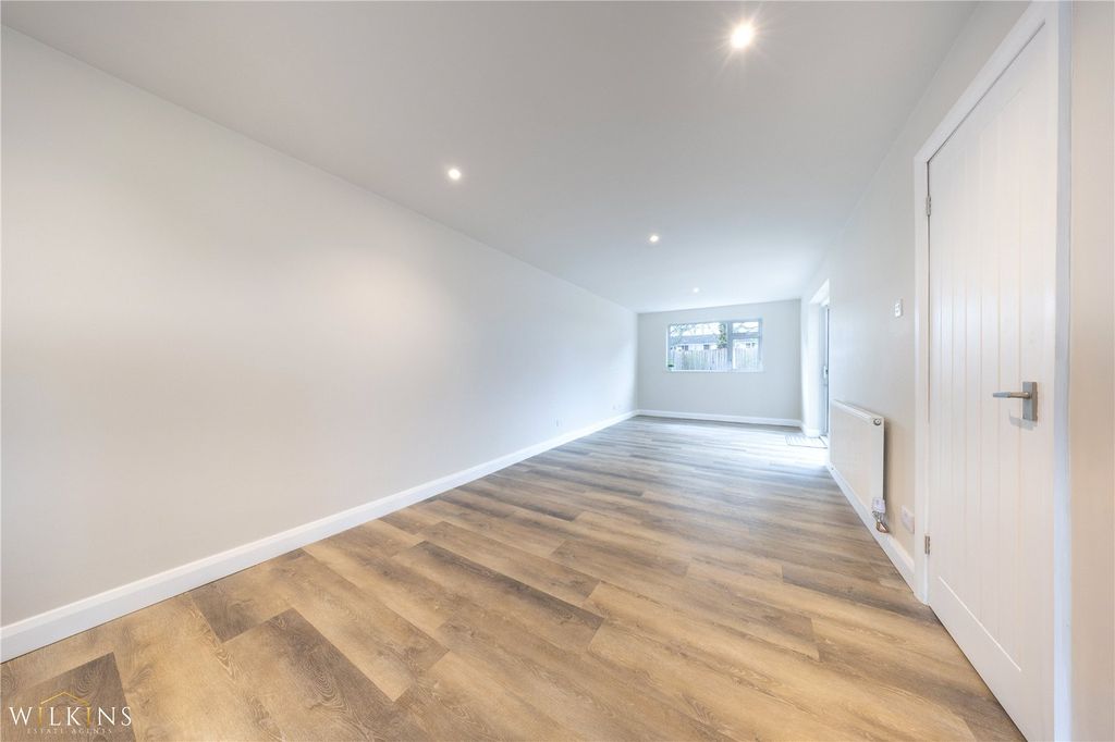 Property photo 2 of 26 Picture No. 15