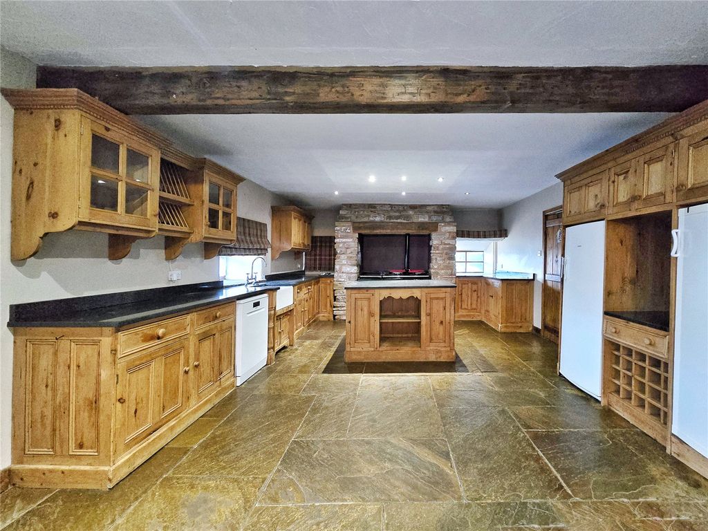 Property photo 2 of 31 Kitchen Island