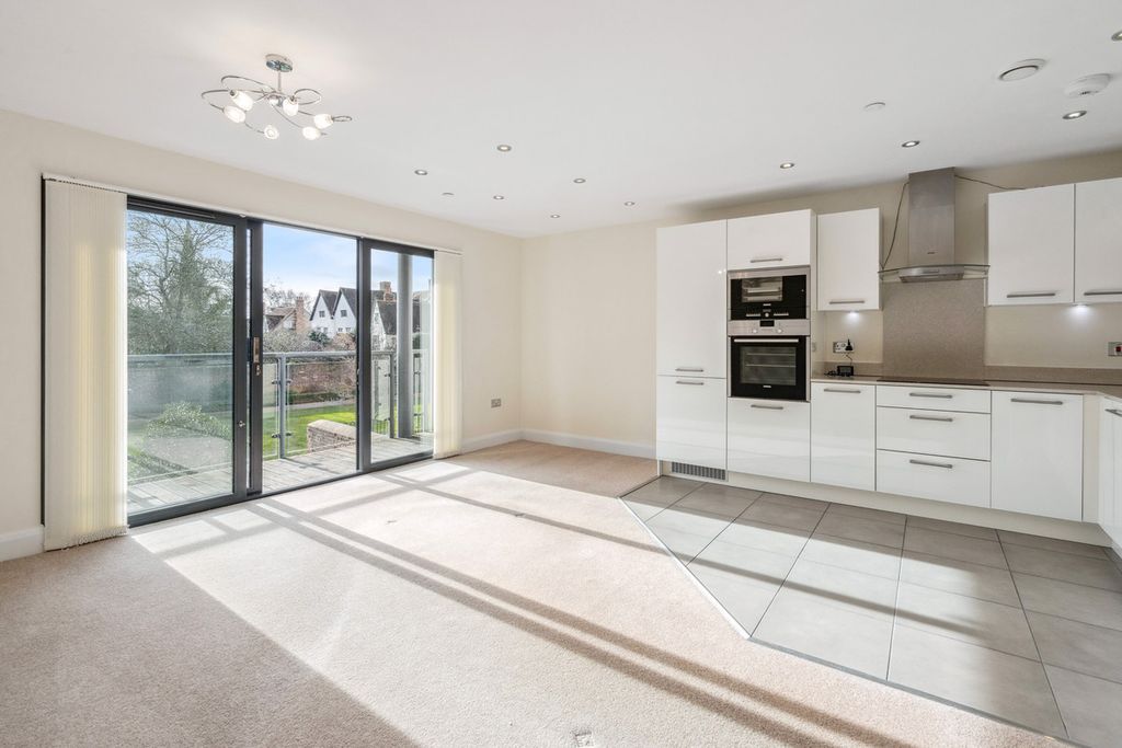 2 bed flat for saleThe Old Gaol, Abingdon OX14 photo 4