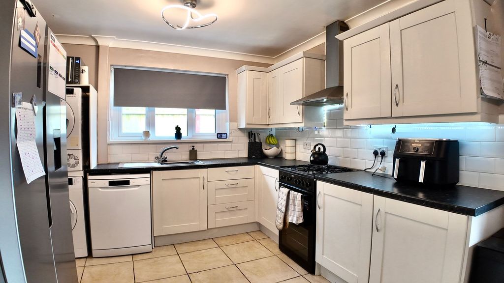 Property photo 3 of 29