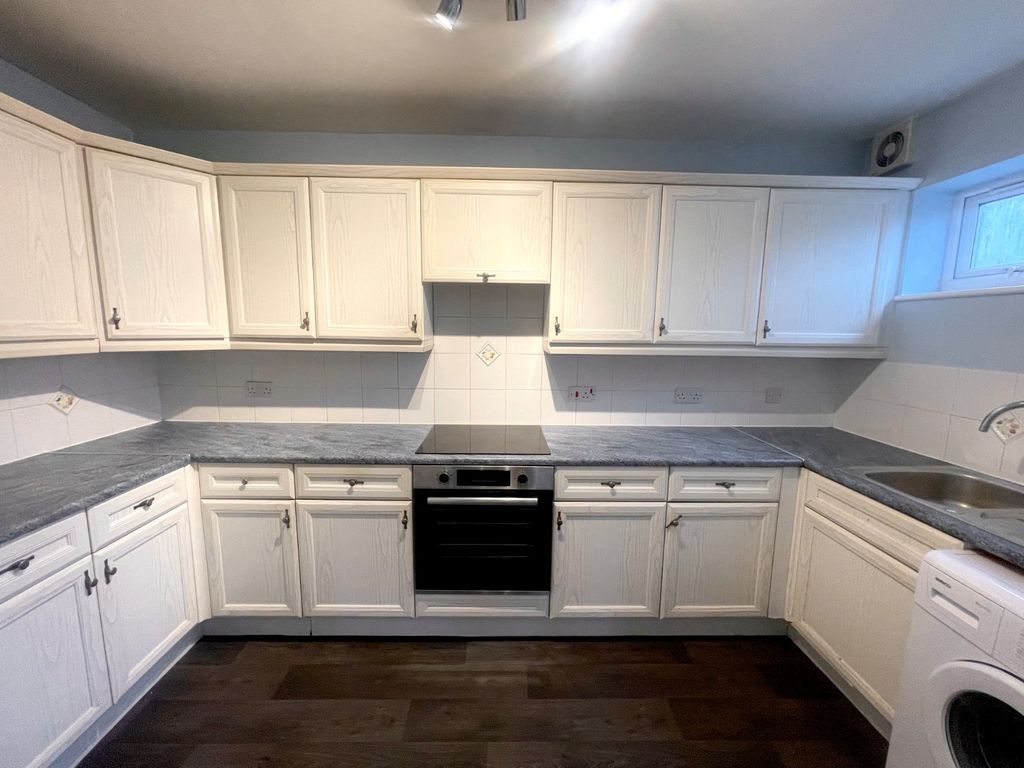 Property photo 2 of 11 Picture No. 14