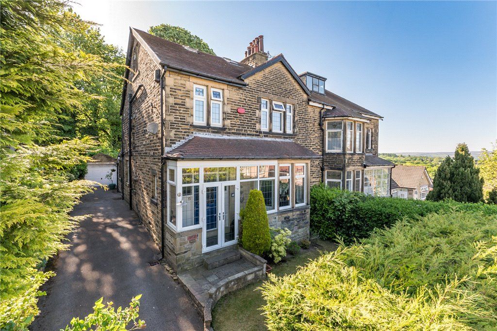 Property photo 1 of 28 Leylands Avenue