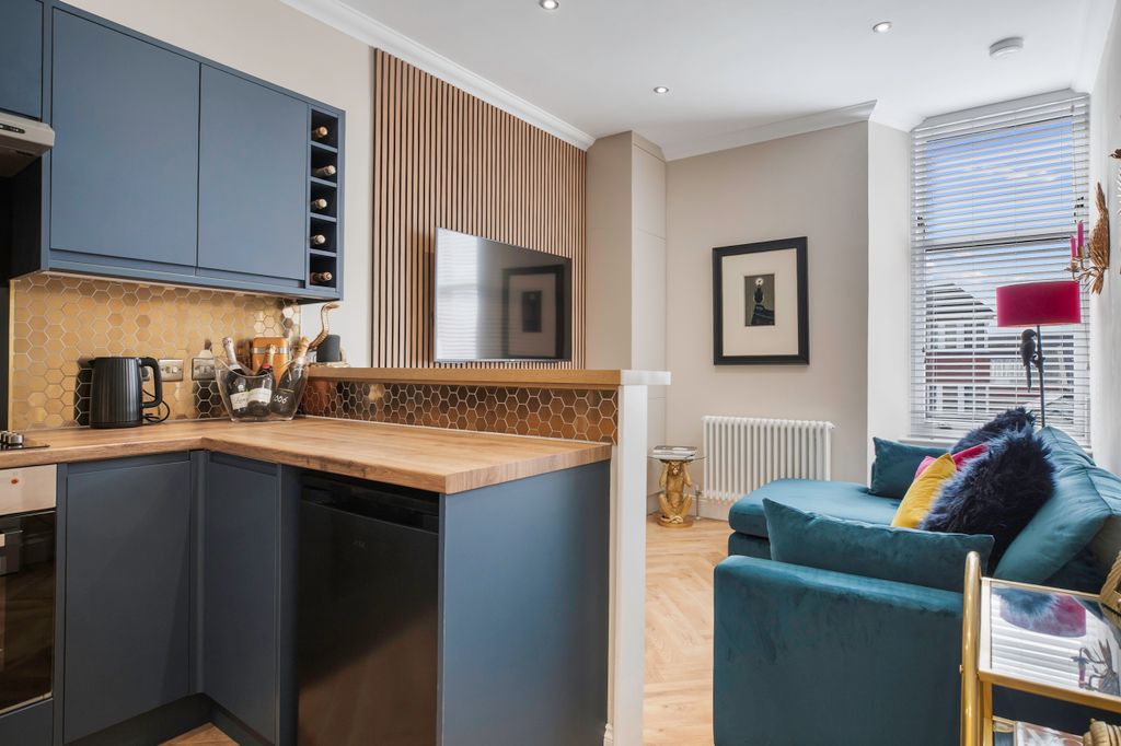 Property photo 2 of 32