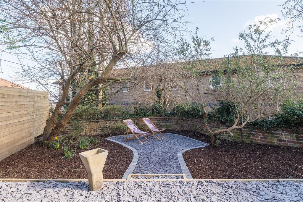 Property photo 2 of 32 Untitled (1 Of 20).Jpg