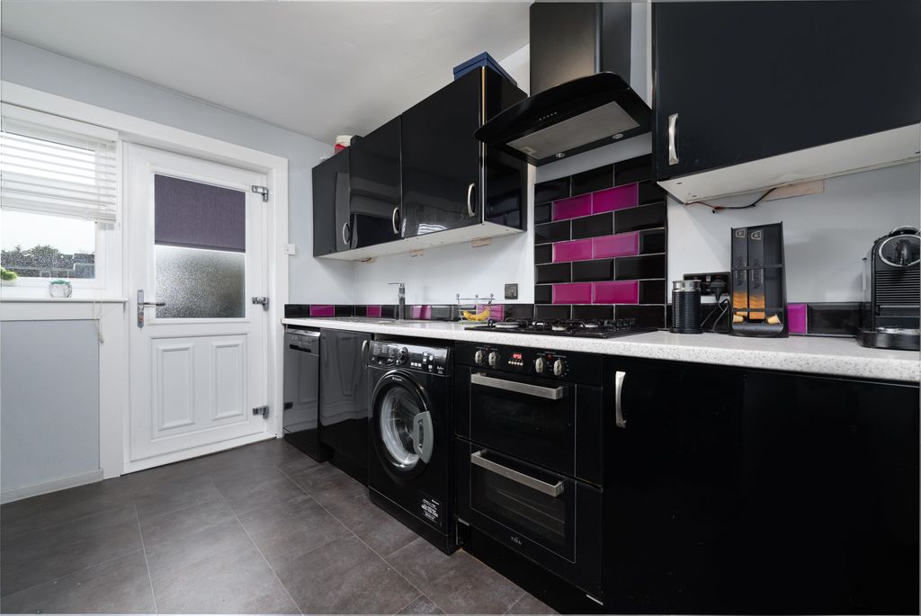 Property photo 2 of 23