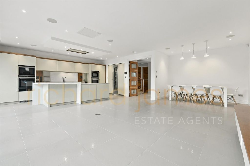 Property photo 2 of 25 12_Img_4973.Jpg