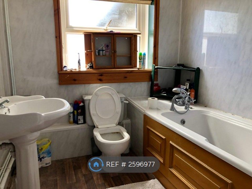Property photo 2 of 4 Bathroom