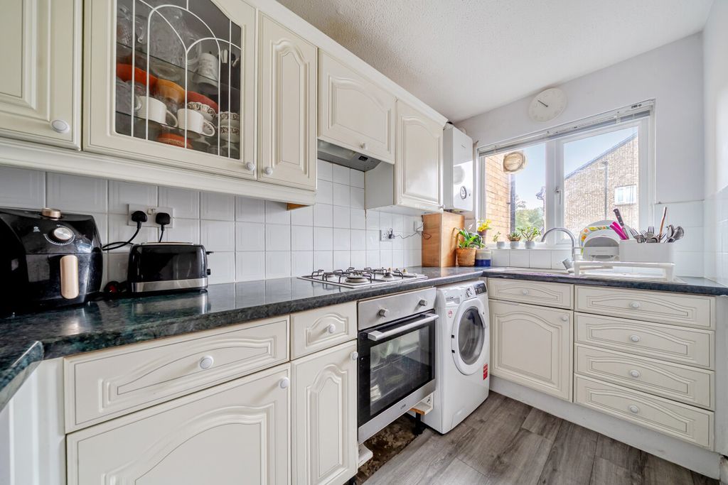 Property photo 2 of 12 1528238-10-6Abce6...