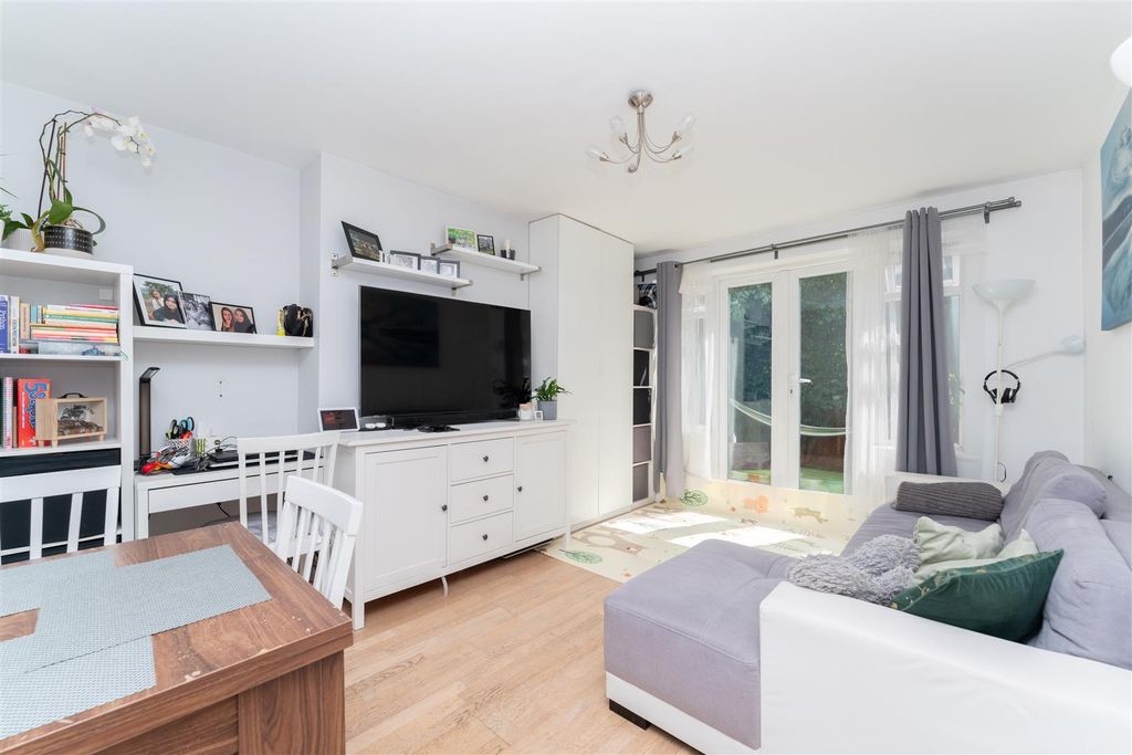 Property photo 2 of 11 106 Rosebank Recp.Jpg