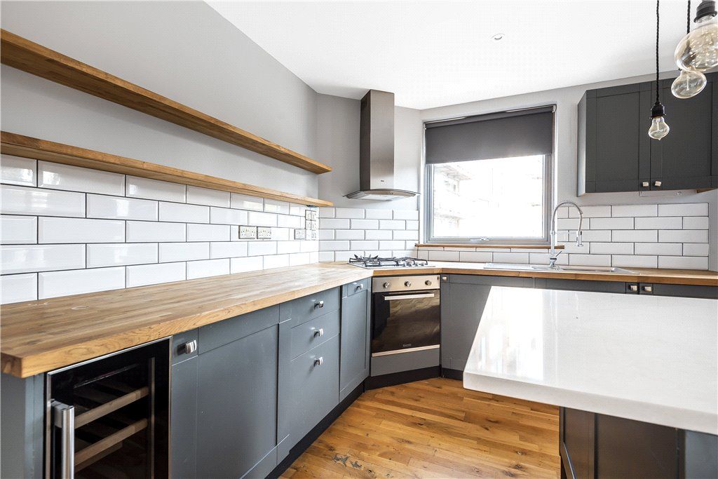 Property photo 3 of 12 Kitchen