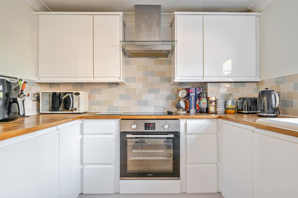 Property photo 3 of 20 Kitchen