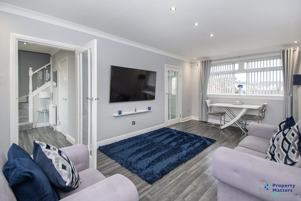 Property photo 2 of 24 Lounge