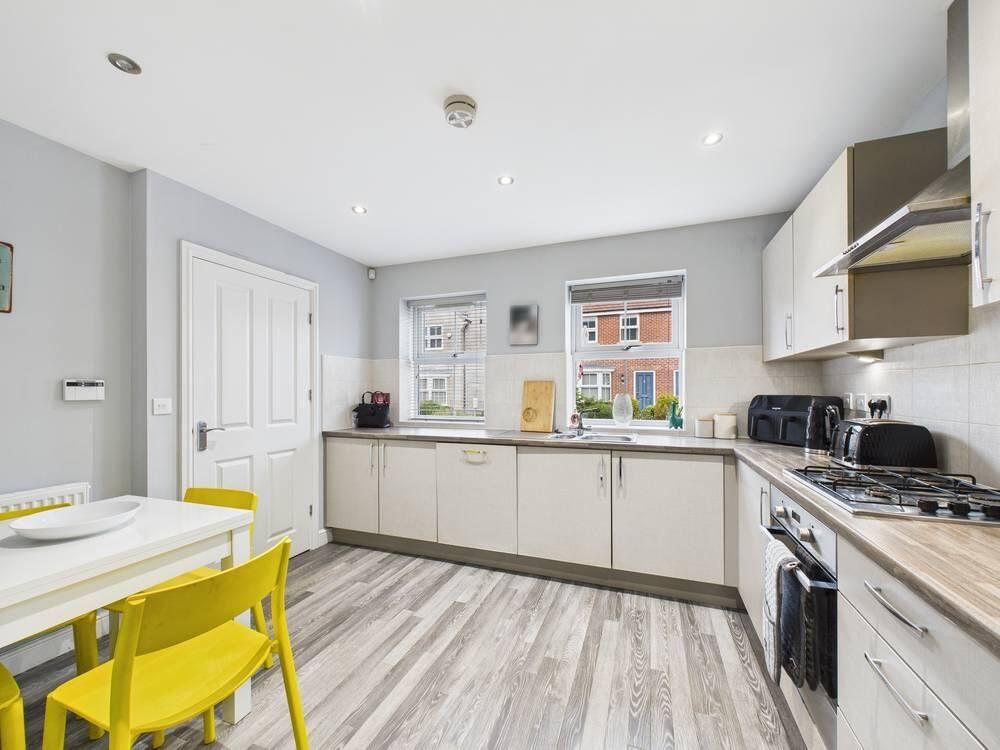 Property photo 3 of 10 Kitchen/Dining Room