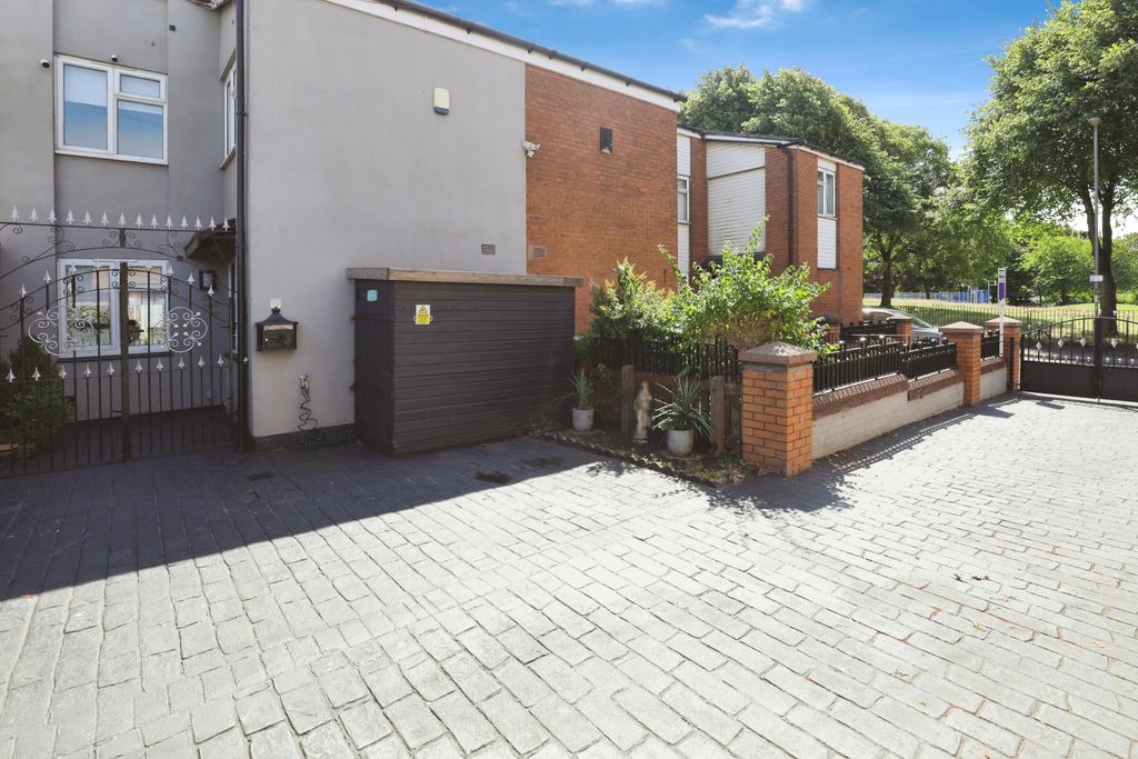 Property photo 2 of 14