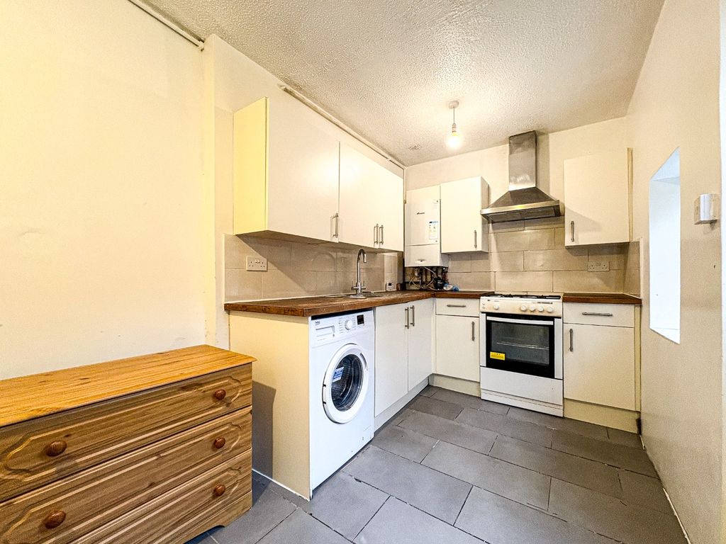 Property photo 3 of 19 4840167