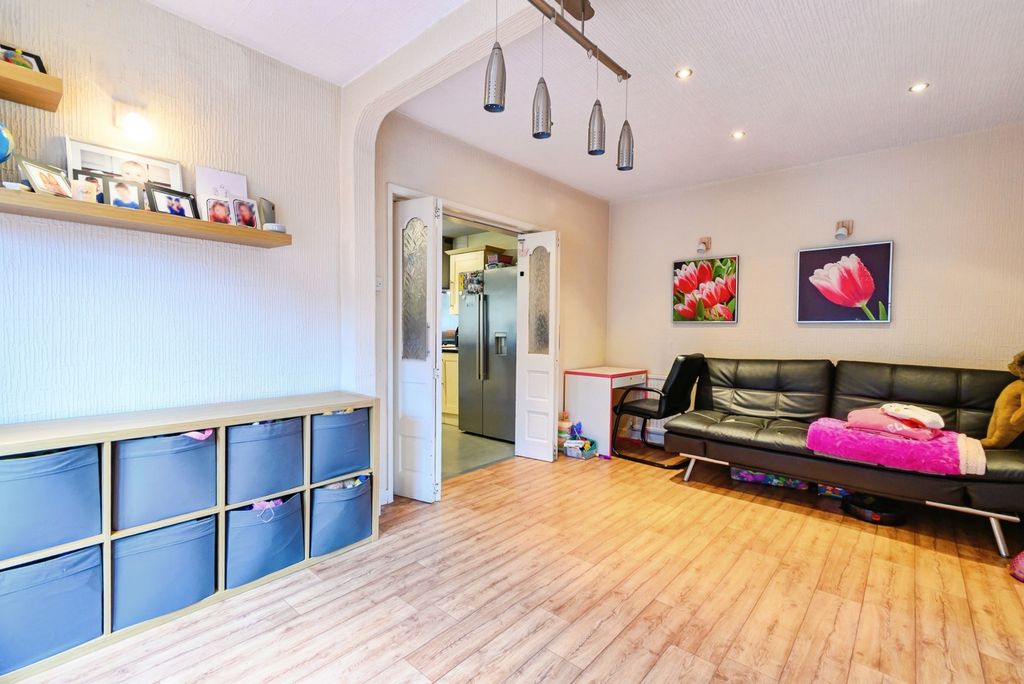 Property photo 3 of 17 Photo