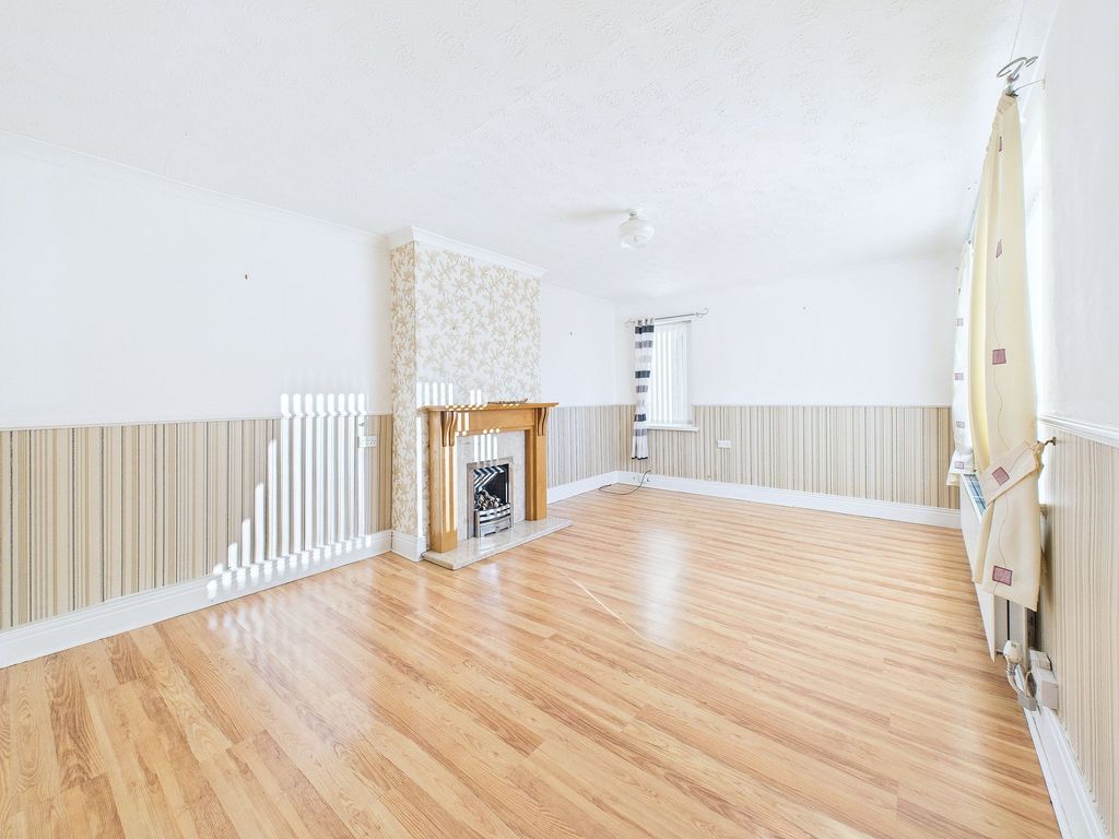 Property photo 2 of 12 Lounge