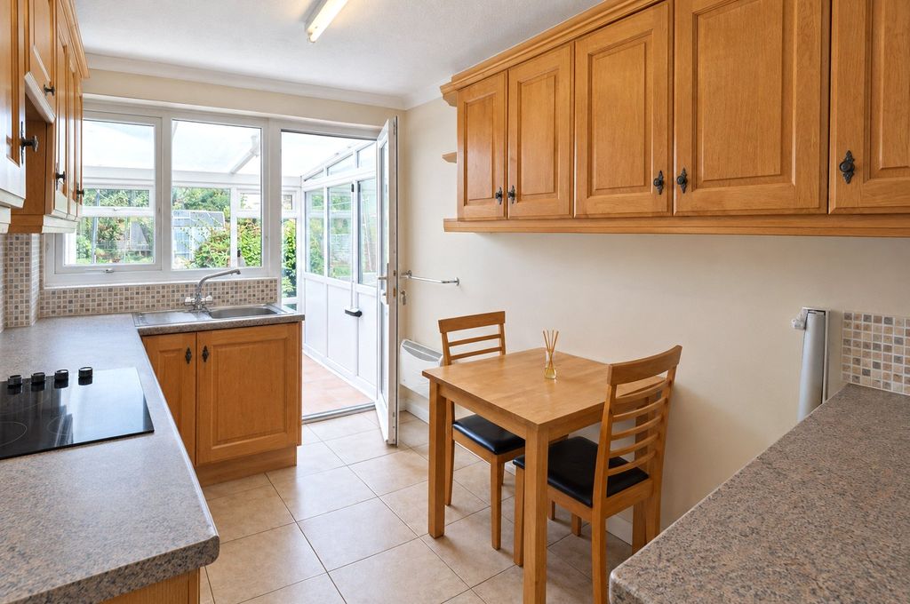 Property photo 2 of 10 Kitchen