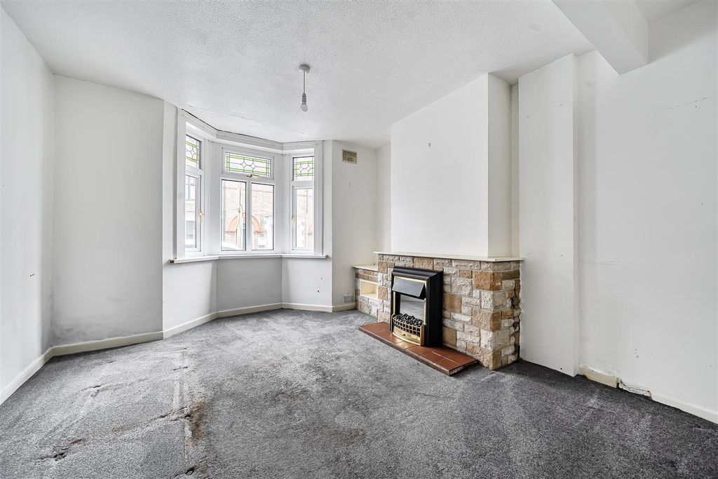 Property photo 2 of 16 Sitting Room .Jpg