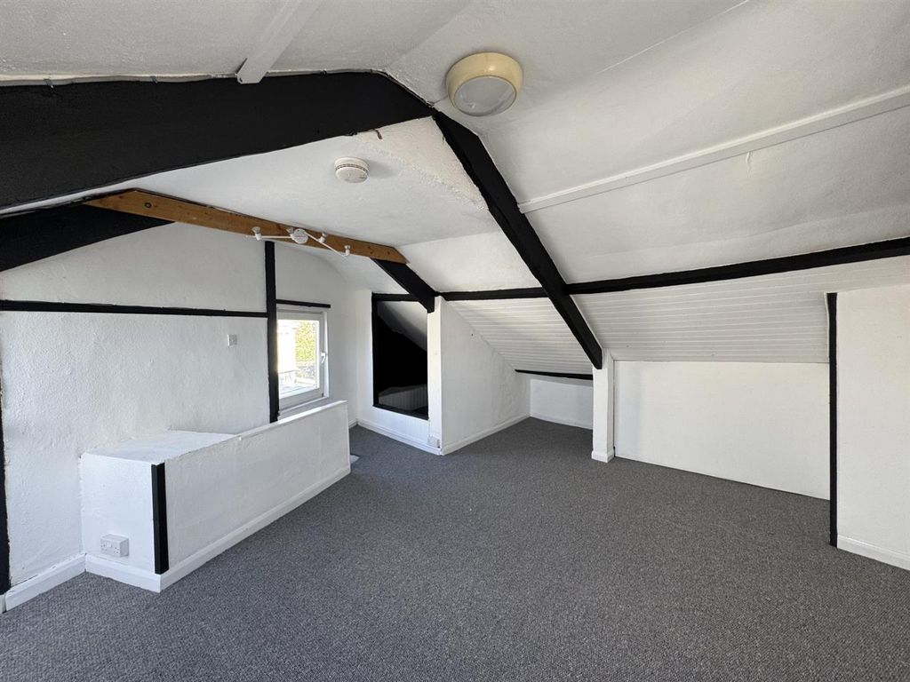 Property photo 1 of 11 Top Floor Loft Room / Study