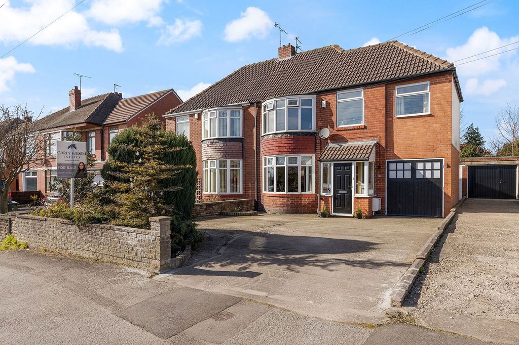 Property photo 1 of 32