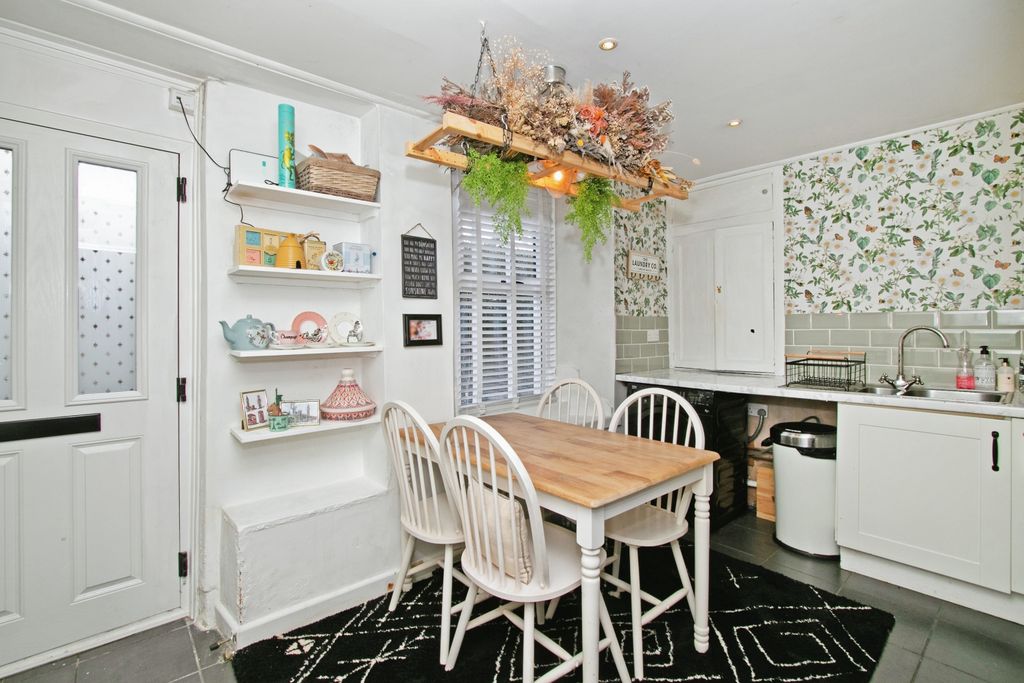 Property photo 3 of 17 Kitchen Diner 1