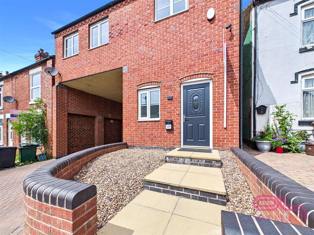 Property photo 2 of 27 Swadlincote Road, Woodville (21).Jpg
