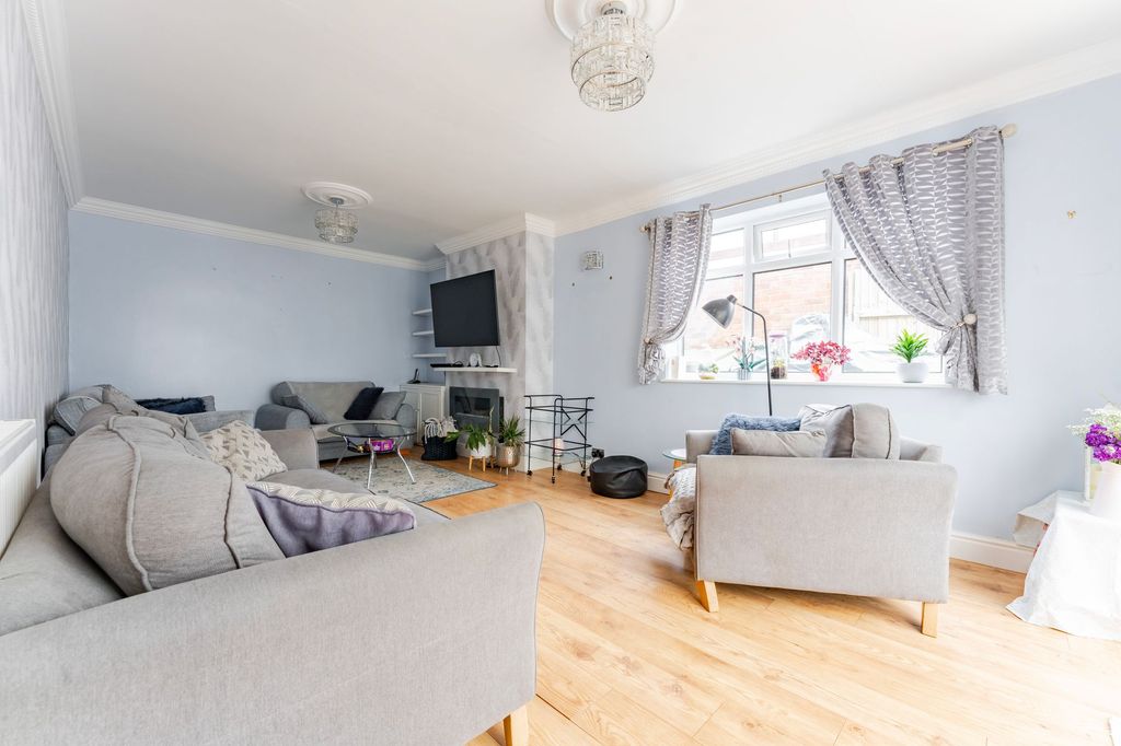 Property photo 3 of 19