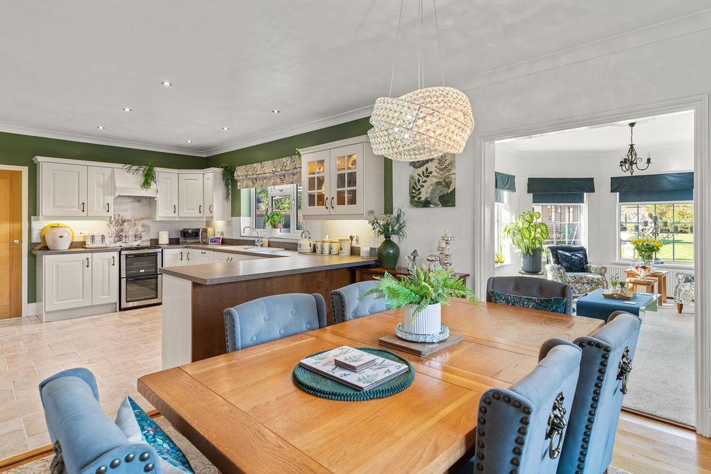 Property photo 2 of 34