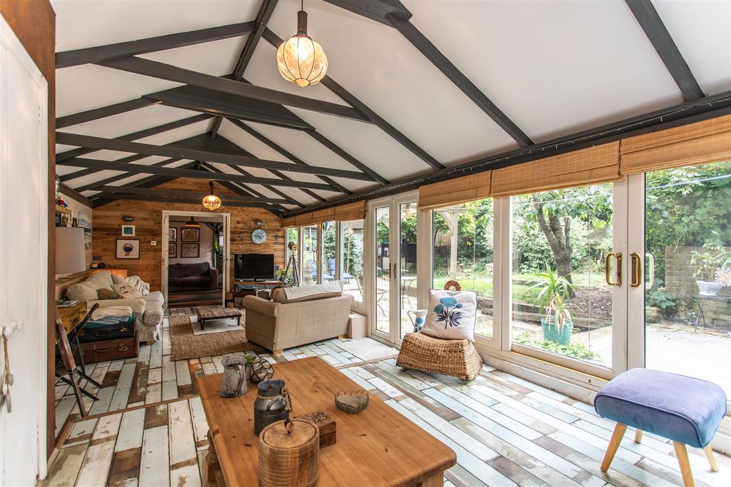 Property photo 2 of 25