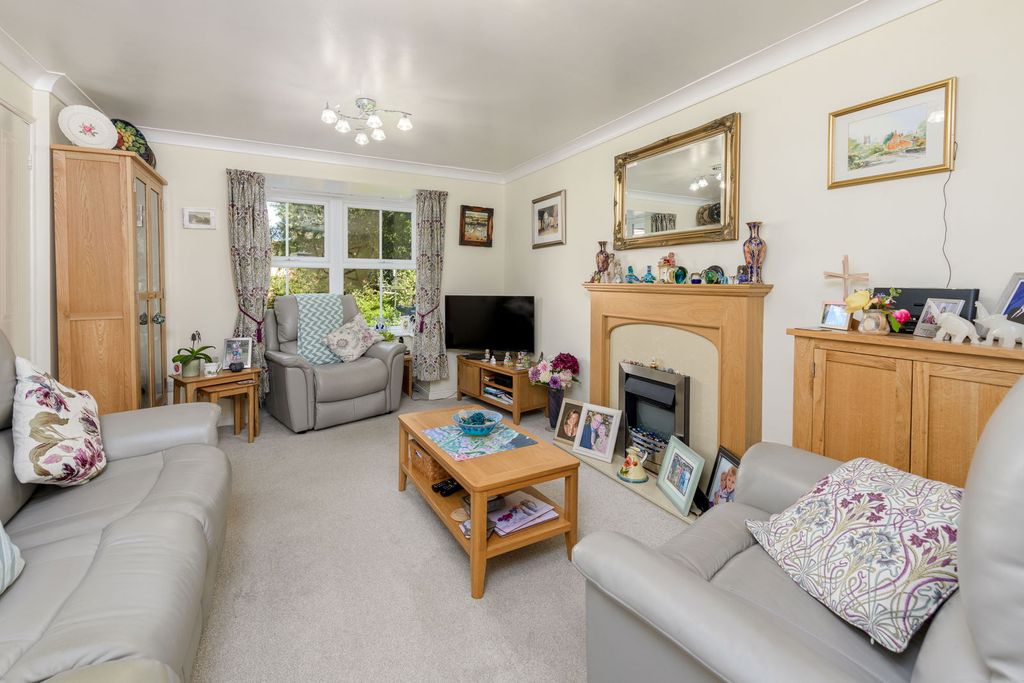 Property photo 2 of 27