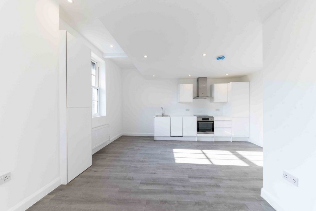 Property photo 2 of 8 Photo 2