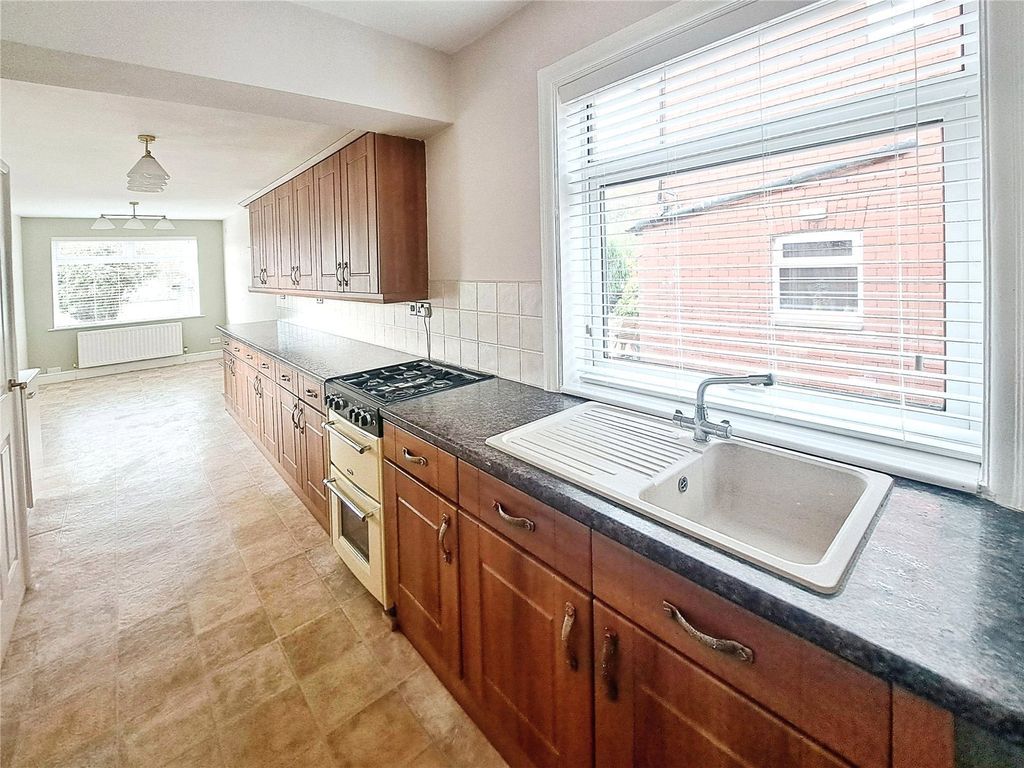 Property photo 3 of 11 Dinning Kitchen