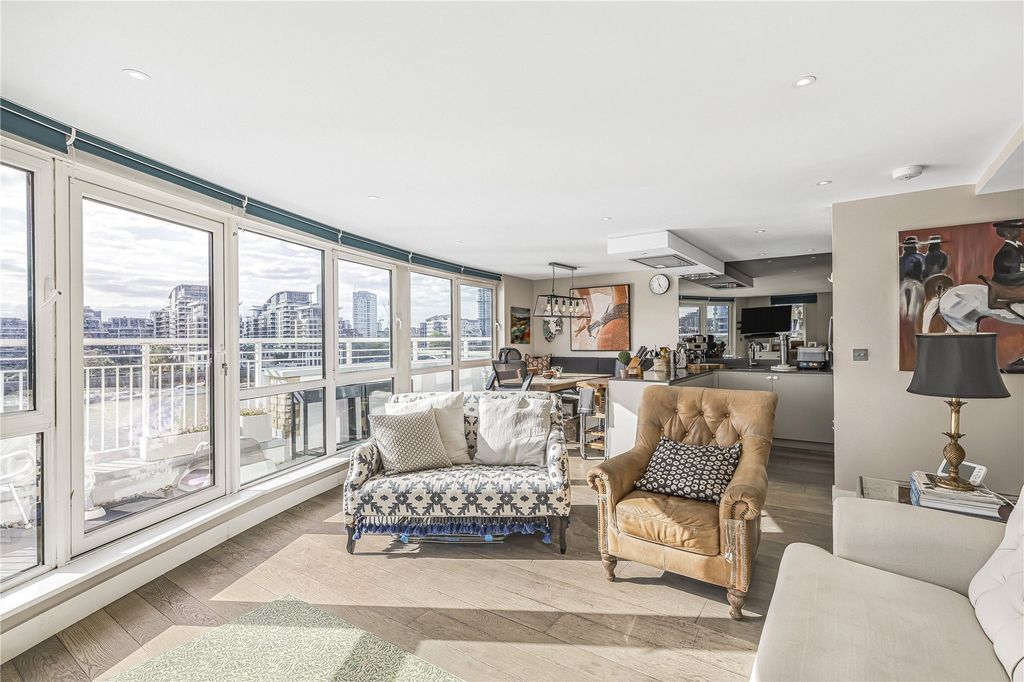 Property photo 3 of 15 Reception