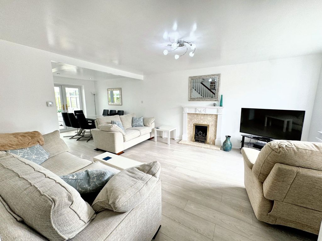 Property photo 2 of 25