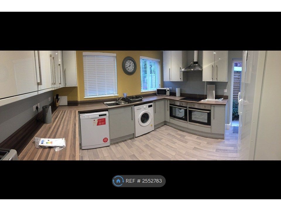Property photo 1 of 4 Kitchen